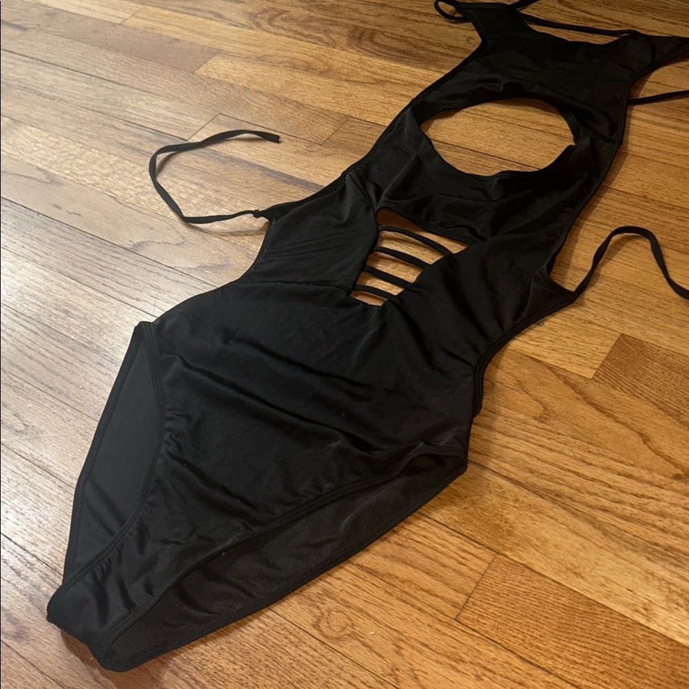 PrettyLittleThing Black One Piece Open Back V Cut Strappy Swimsuit size Medium